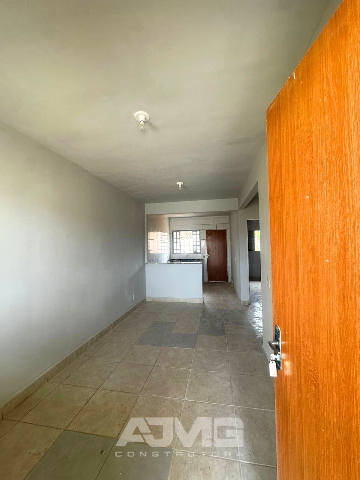 Casa com 2 quartos, garagem e quintal - Foto 5