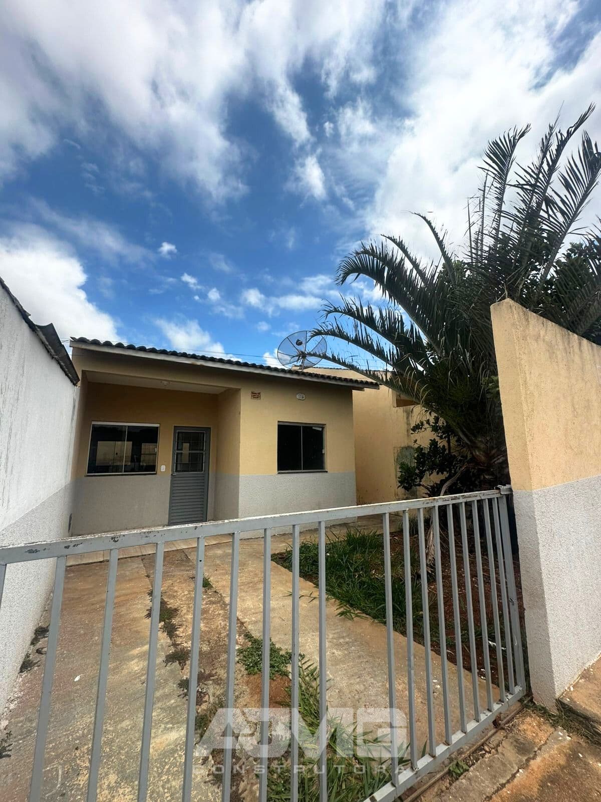 Casa ampla com 2 quartos e Garagem no Pacaembu