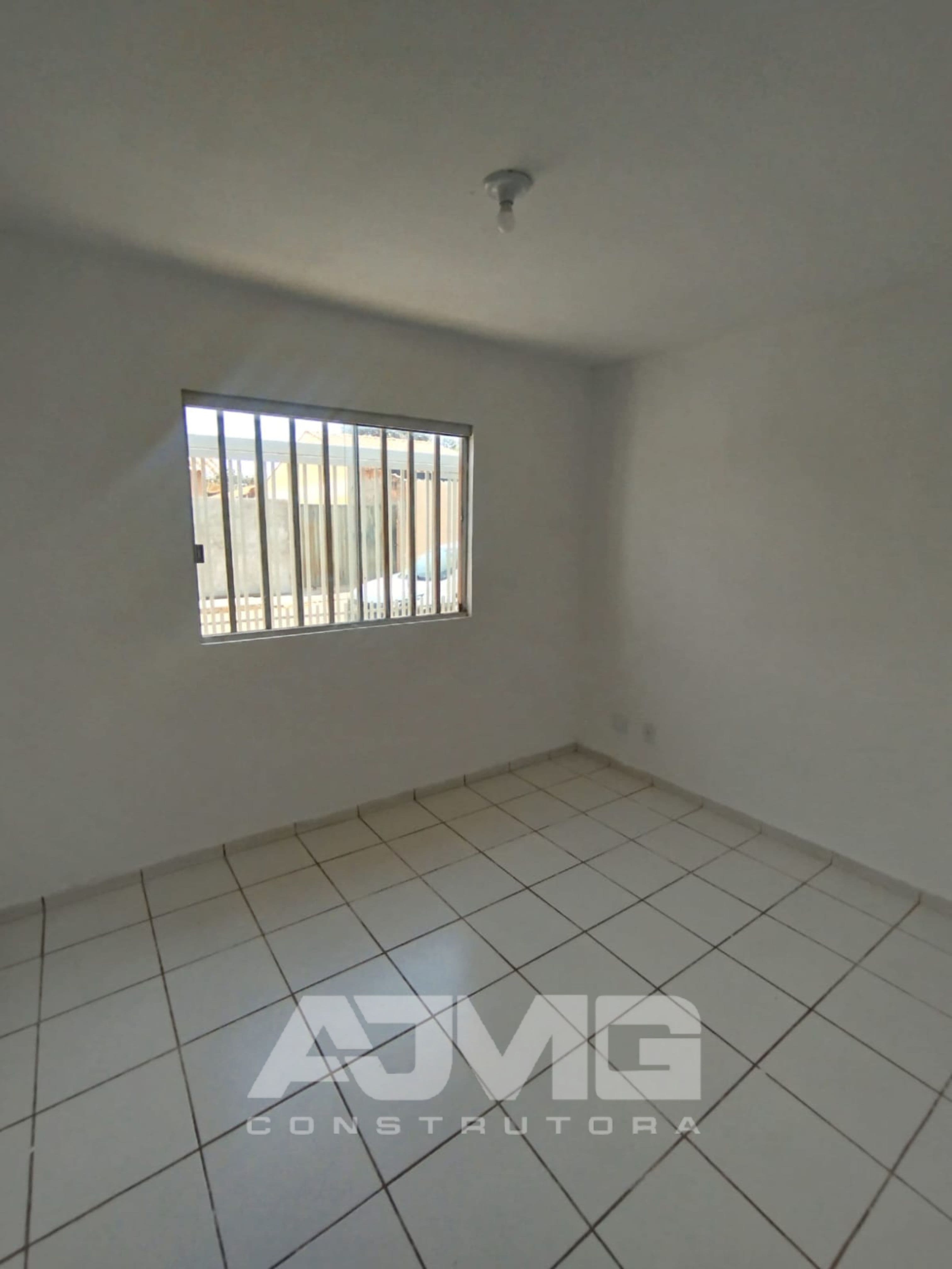 Casa com grande garagem e quintal em Luziânia - Foto 4