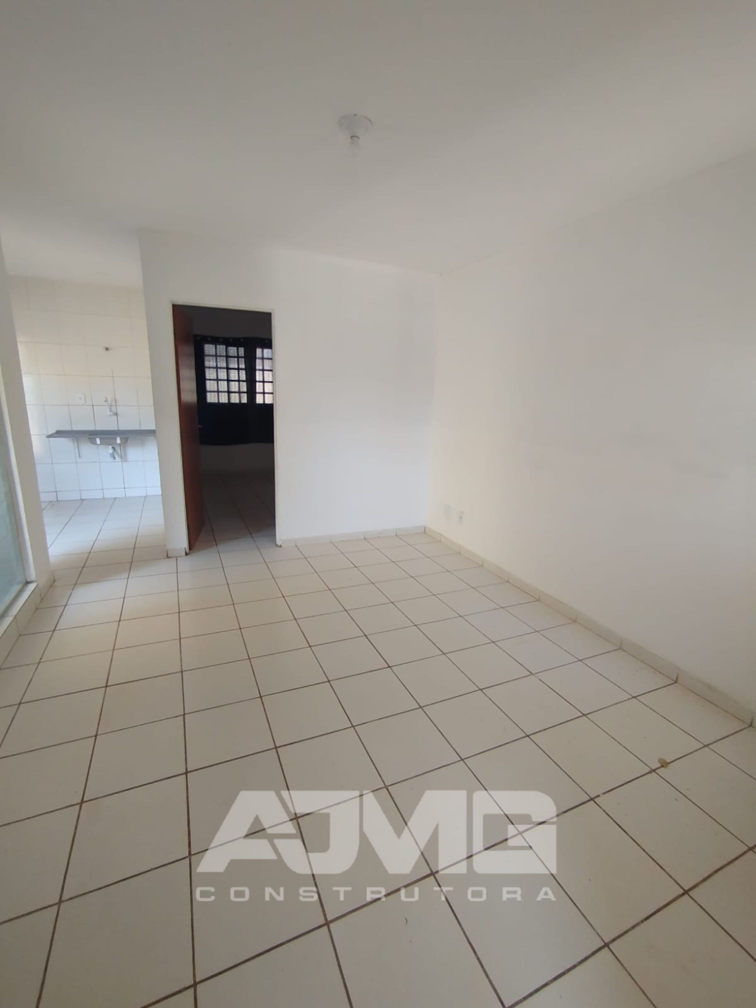 Casa com grande garagem e quintal em Luziânia - Foto 7