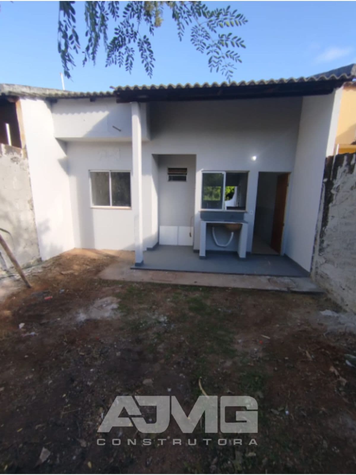 Casa com 2 quartos, garagem e quintal amplos - Foto 8
