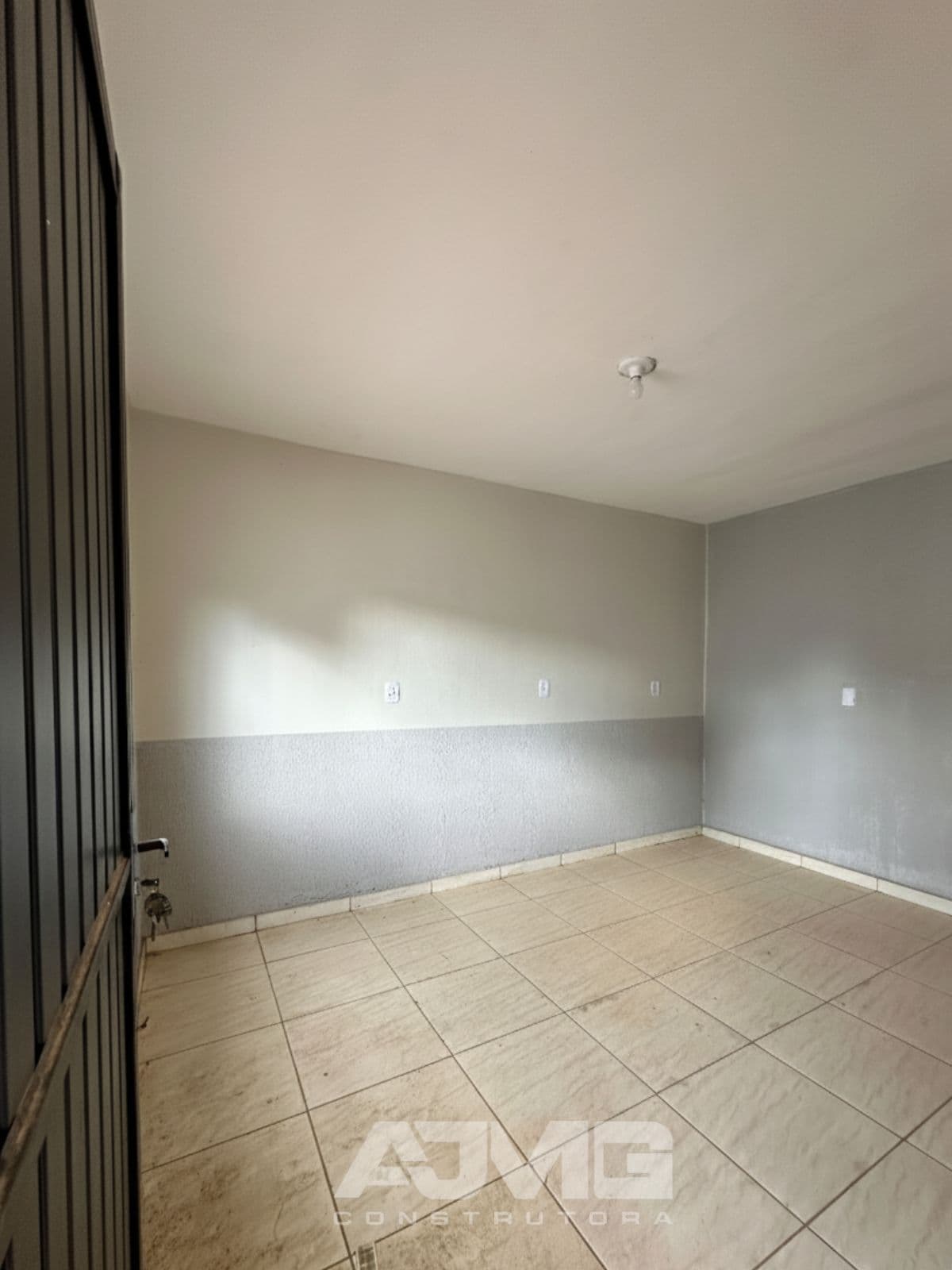 Casa com garagem para 3 carros e 2 quartos - Foto 6