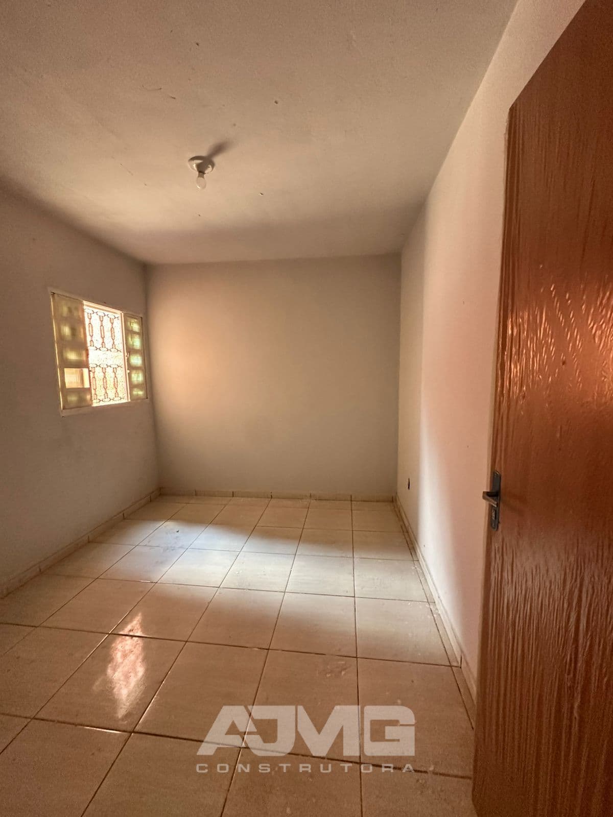 Casa com garagem grande e quintal - Foto 7