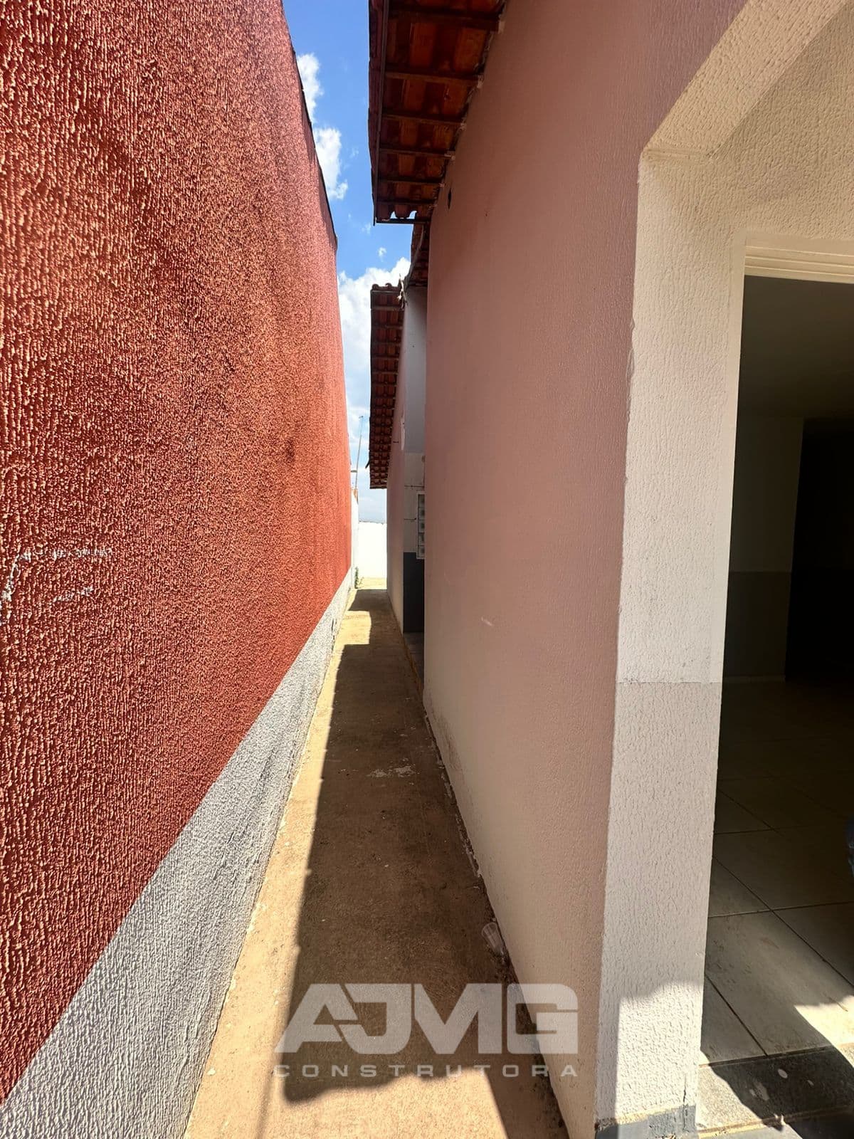 Casa com garagem grande e quintal - Foto 9