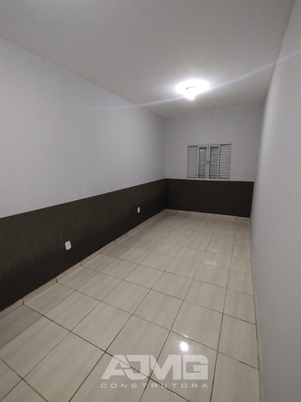 Casa com garagem, quartos amplos e quintal - Foto 5