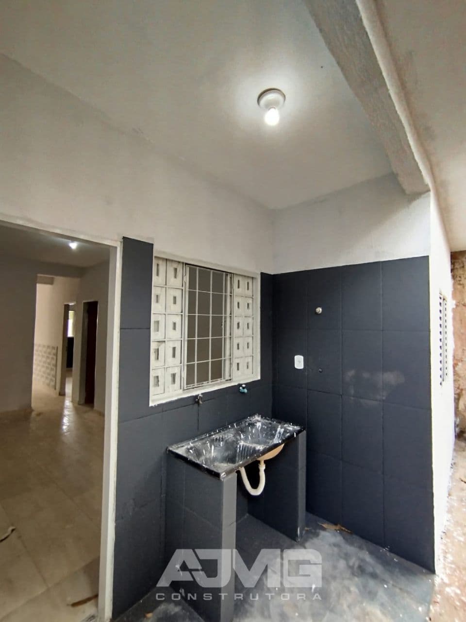 Casa com garagem, quartos amplos e quintal - Foto 10