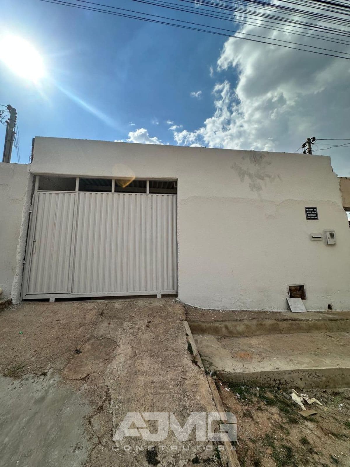 Casa ampla ventilada, com garagem e 2 quartos - Foto 1