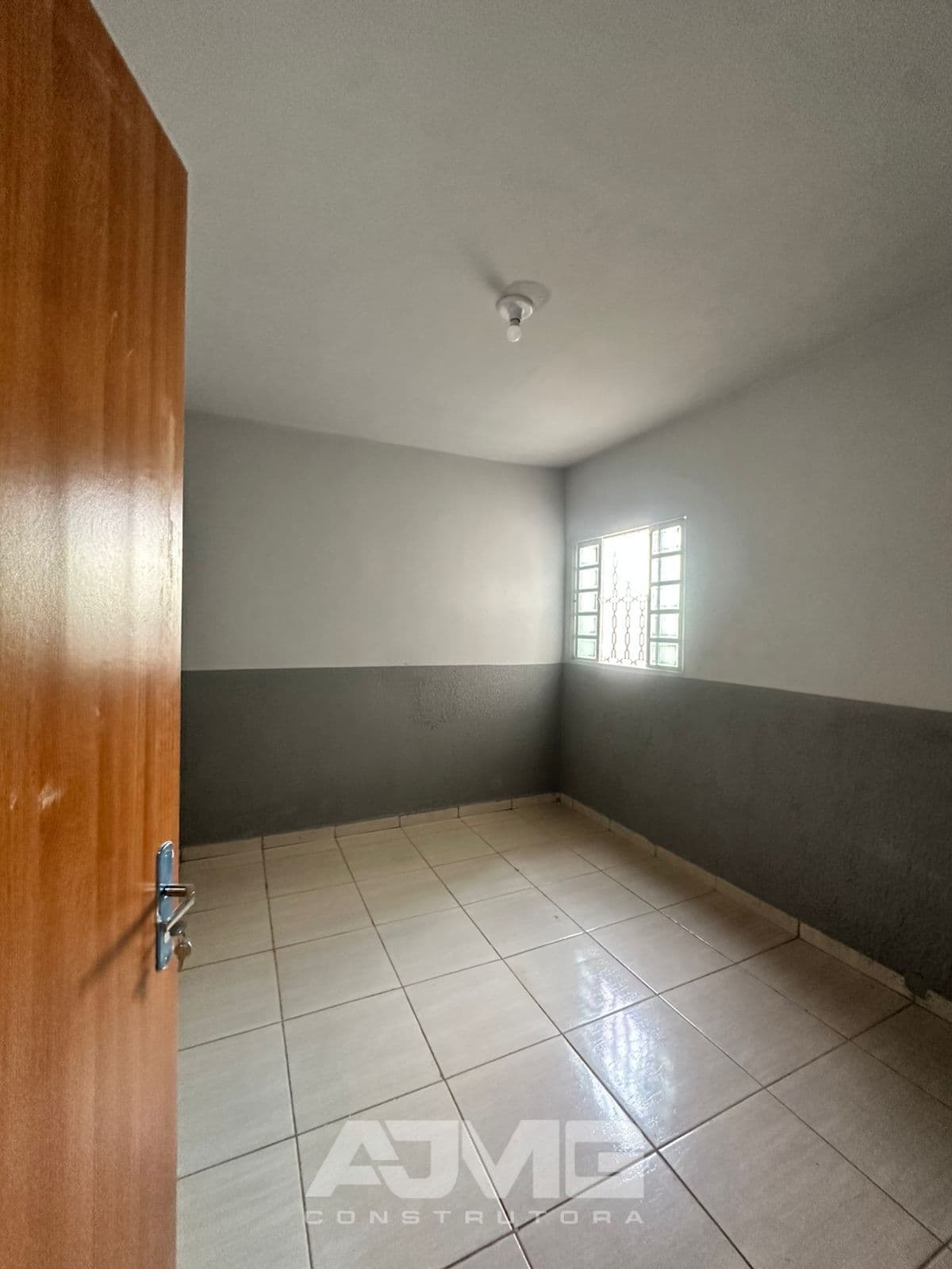 Casa ampla ventilada, com garagem e 2 quartos - Foto 4