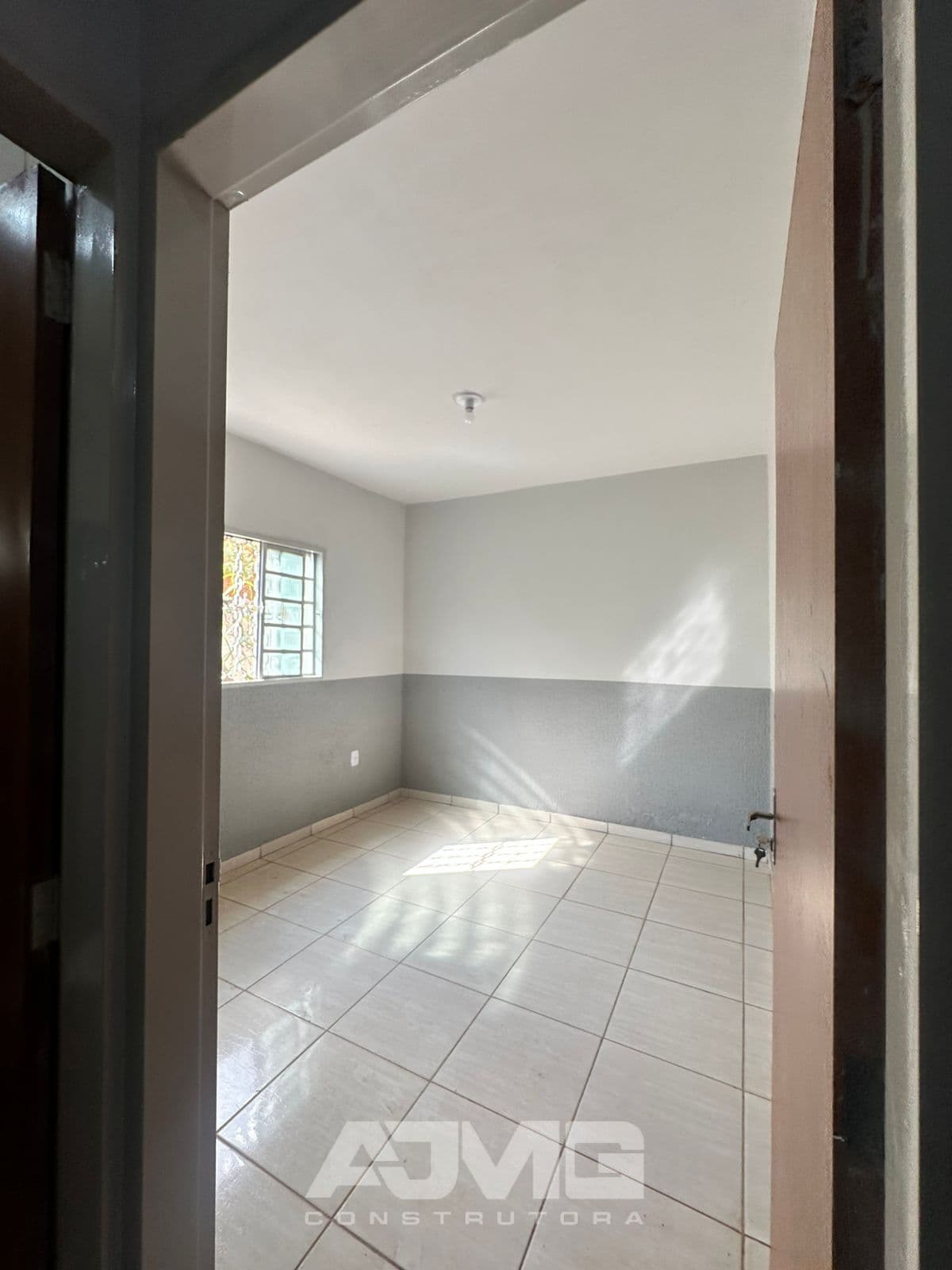 Casa ampla ventilada, com garagem e 2 quartos - Foto 7