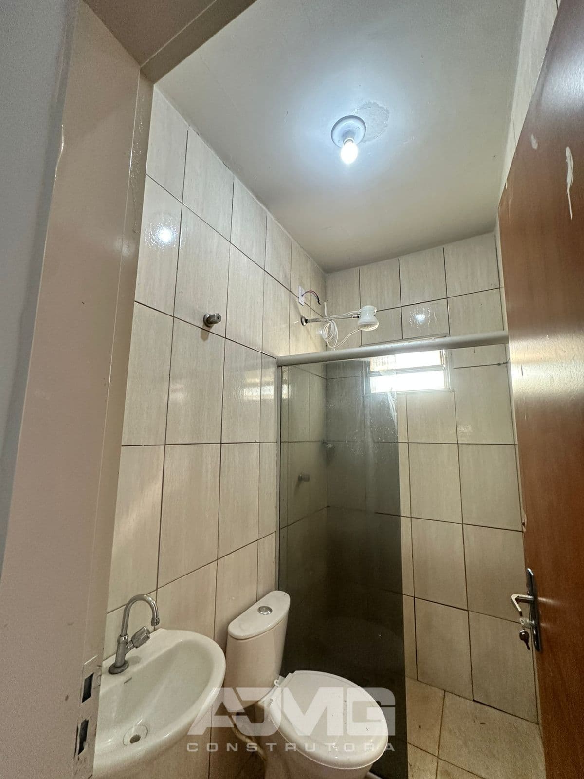 Casa ampla ventilada, com garagem e 2 quartos - Foto 10